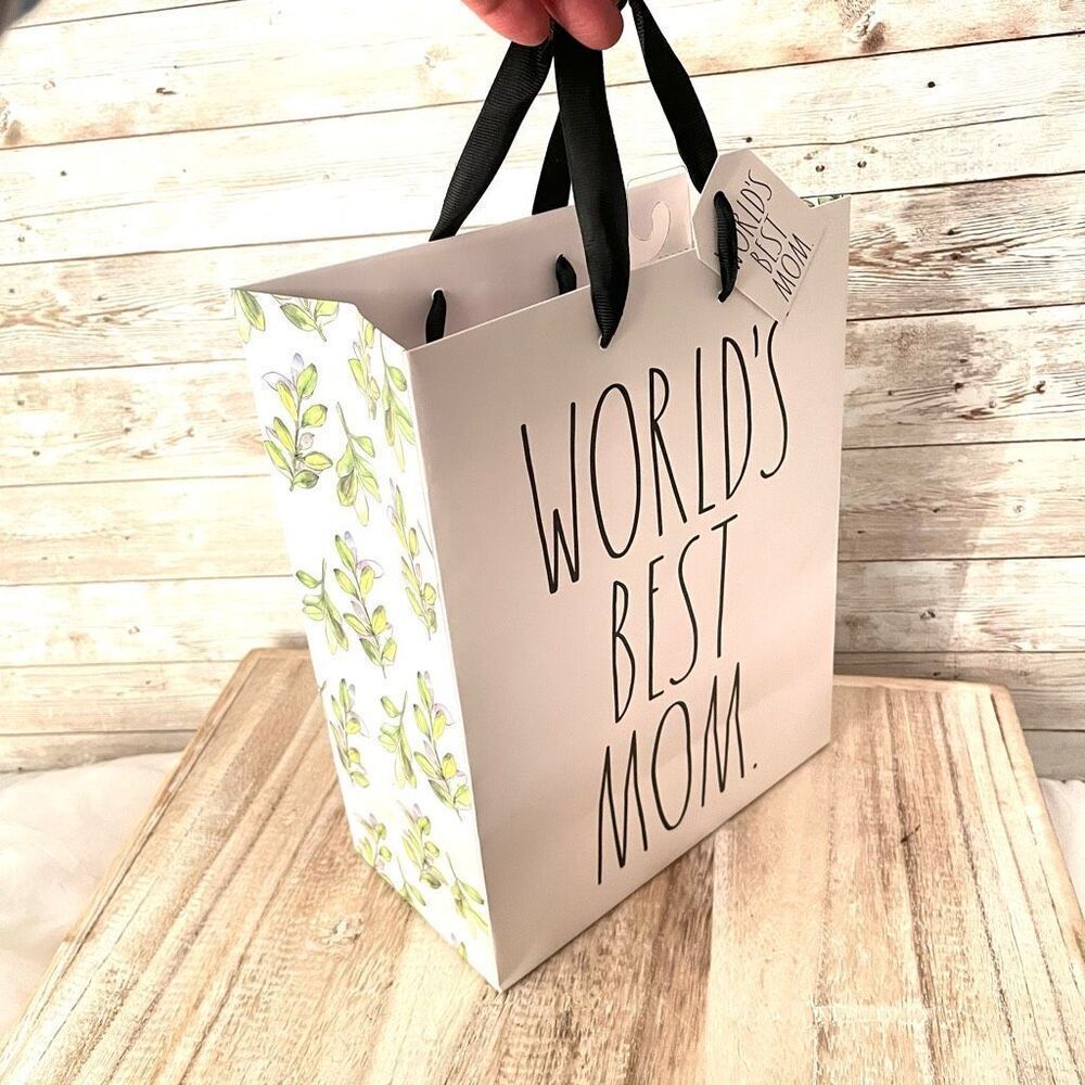 NWT Rae Dunn White World’s best Mom gift bag with leaves & hanging to:/from card